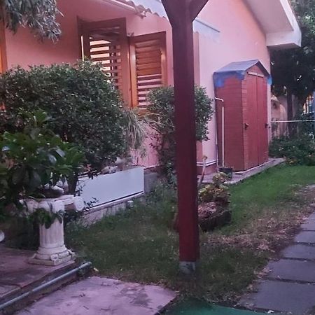Stanza In Villa Con Giardino Con Box Doccia Idromassaggio Rent A Car Aci Bonaccorsi Exterior photo