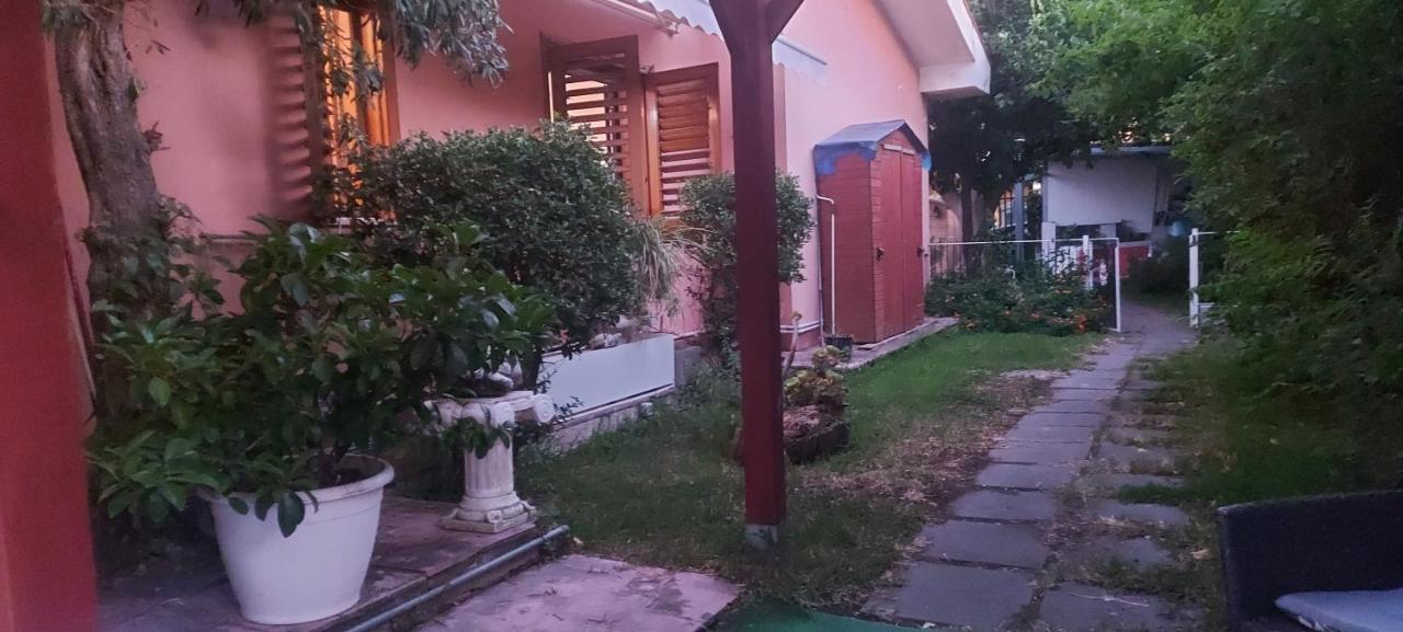 Stanza In Villa Con Giardino Con Box Doccia Idromassaggio Rent A Car Aci Bonaccorsi Exterior photo